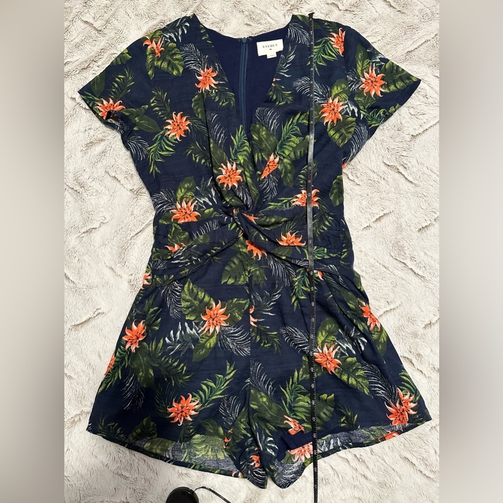 Everly Tropical Floral Romper - Picture 5 of 15